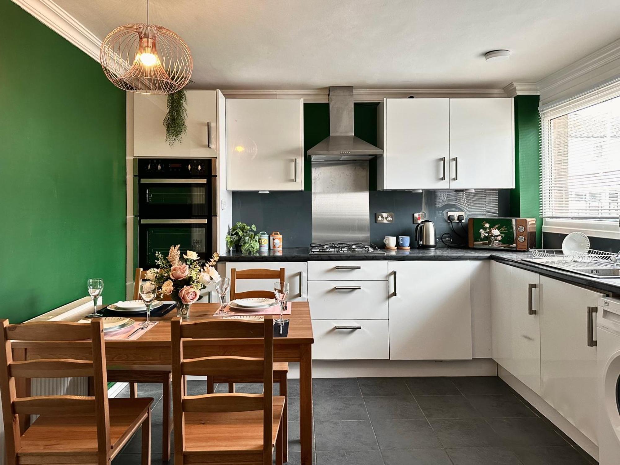 6 Guests House Old Trafford,Media City,City Centre, Free Parking Manchester Exterior photo