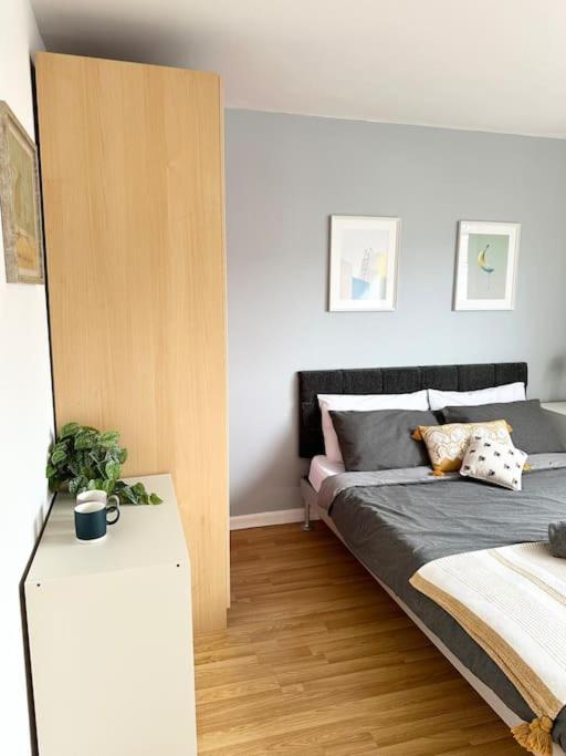 6 Guests House Old Trafford,Media City,City Centre, Free Parking Manchester Exterior photo