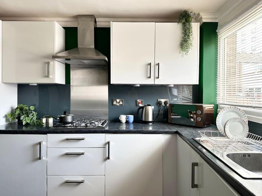 6 Guests House Old Trafford,Media City,City Centre, Free Parking Manchester Exterior photo