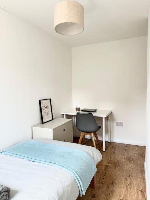 6 Guests House Old Trafford,Media City,City Centre, Free Parking Manchester Exterior photo
